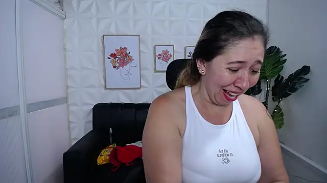 Valentinaa mature online show from February 24, 8:58 pm