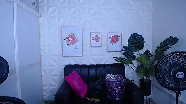 Valentinaa mature online show from September 20, 10:44 pm