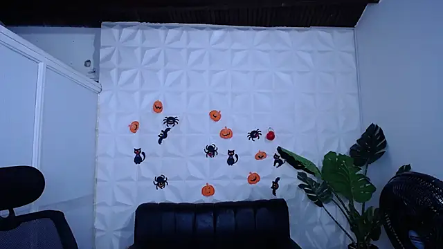 Valentinaa mature online show from October 17, 10:34 pm