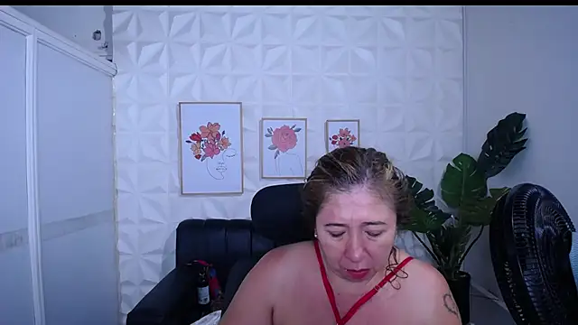 Valentinaa mature online show from January 10, 1:07 am