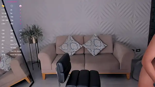 Snapshot of LizzHamilton__ chatting on January 28, 12:57 am LizzHamilton online show from January 28, 12:57 am