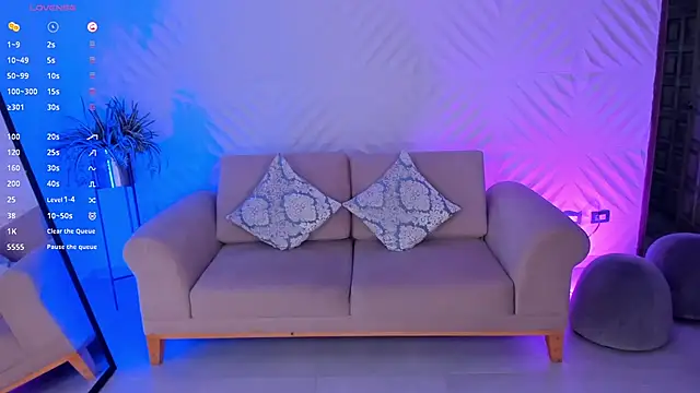 Snapshot of LizzHamilton__ chatting on January 28, 9:19 pm LizzHamilton online show from January 28, 9:19 pm