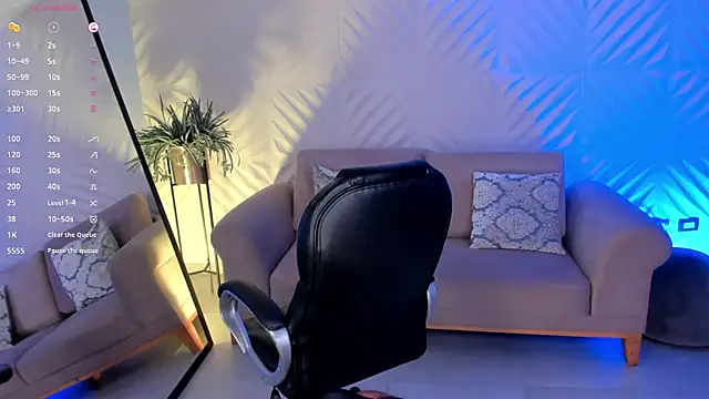 Snapshot of LizzHamilton__ chatting on January 31, 2:58 am LizzHamilton online show from January 31, 2:58 am