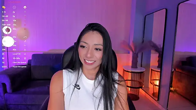 Snapshot of LizzHamilton__ chatting on March 6, 8:37 pm LizzHamilton online show from March 6, 8:37 pm