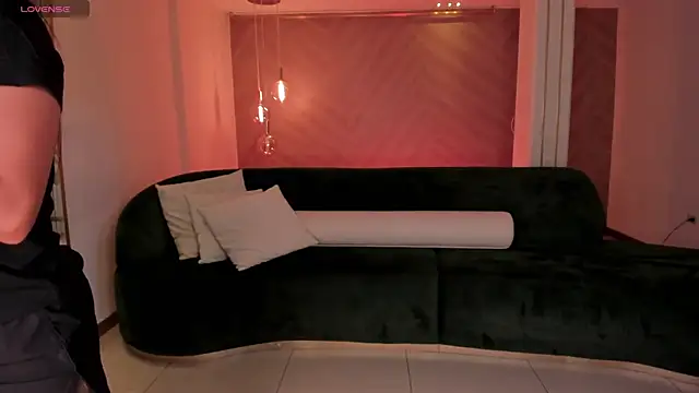 Snapshot of LizzHamilton__ chatting on September 11, 8:20 pm LizzHamilton online show from September 11, 8:20 pm