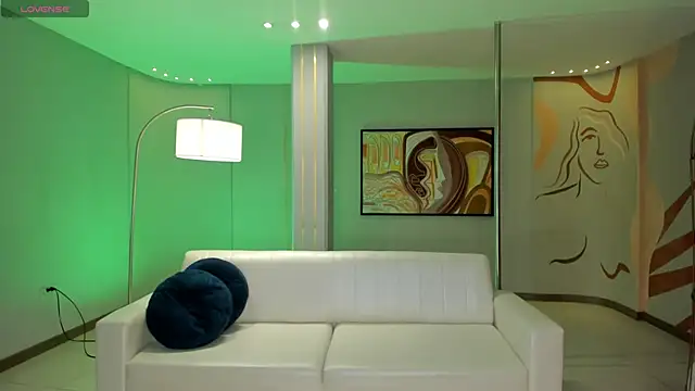 Snapshot of LizzHamilton__ chatting on October 7, 8:06 pm LizzHamilton online show from October 7, 8:06 pm