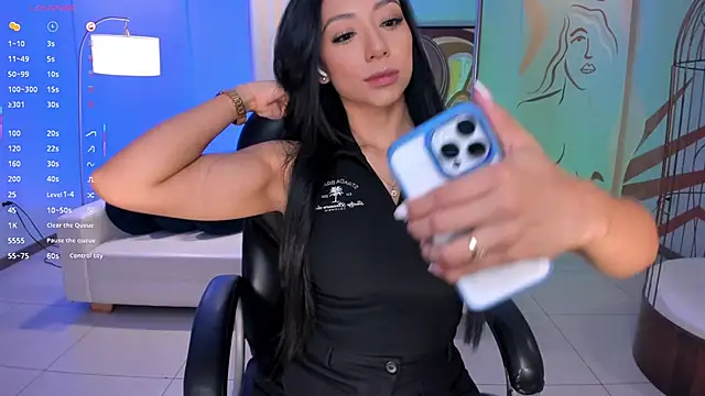 Snapshot of LizzHamilton__ chatting on October 10, 9:14 pm LizzHamilton online show from October 10, 9:14 pm