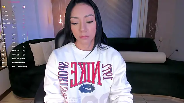 Snapshot of LizzHamilton__ chatting on October 17, 9:28 pm LizzHamilton online show from October 17, 9:28 pm