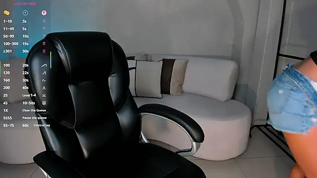 Snapshot of LizzHamilton__ chatting on November 4, 9:03 pm LizzHamilton online show from November 4, 9:03 pm