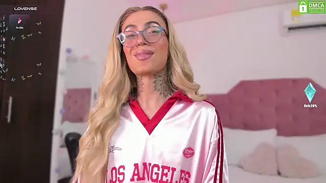 Snapshot of Miss_sagitario chatting on March 10, 12:04 pm Miss sagitario online show from March 10, 12:04 pm