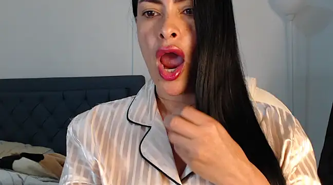 Snapshot of susana07 chatting on January 26, 1:47 pm susana07 online show from January 26, 1:47 pm