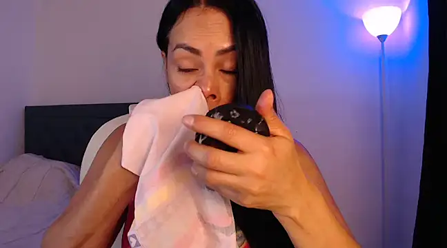 Snapshot of susana07 chatting on February 10, 9:15 pm susana07 online show from February 10, 9:15 pm