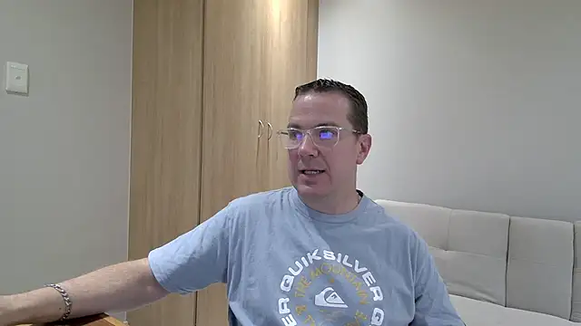 BrettJ81 online show from December 10, 1:44 pm