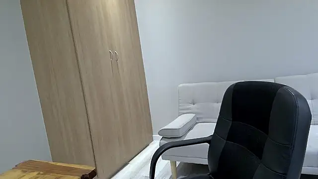 BrettJ81 online show from December 18, 3:22 pm