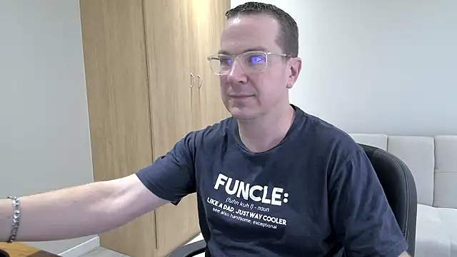 BrettJ81 online show from September 22, 2:19 pm