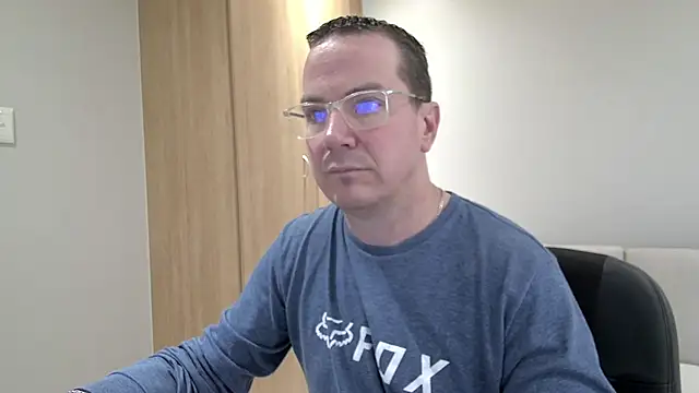 BrettJ81 online show from September 29, 2:44 pm