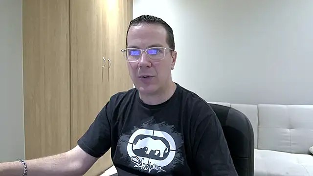 BrettJ81 online show from October 6, 4:15 pm