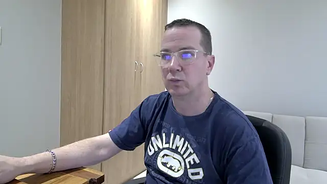 BrettJ81 online show from October 10, 2:49 pm