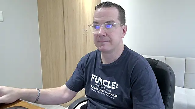 BrettJ81 online show from October 15, 2:39 pm