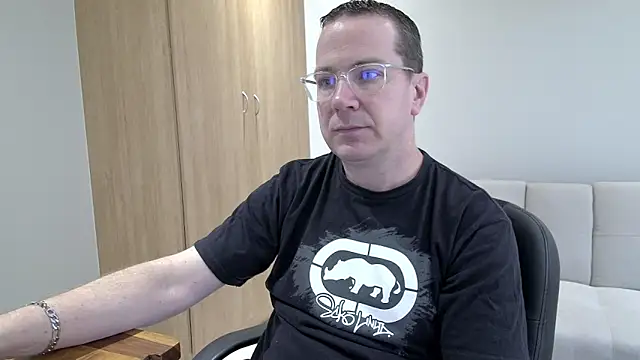 BrettJ81 online show from November 1, 9:44 am