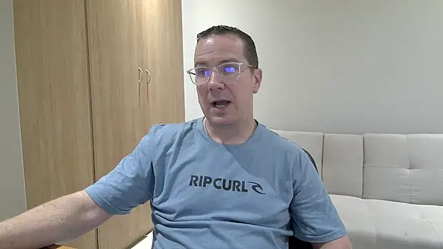 BrettJ81 online show from January 9, 1:14 pm