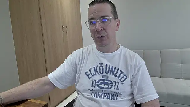 BrettJ81 online show from March 27, 2:06 pm