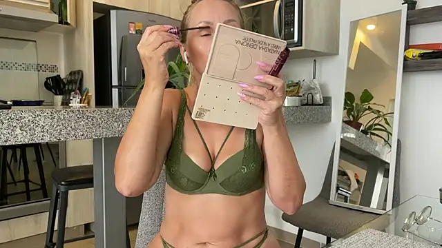 Snapshot of mommy_nadin chatting on January 9, 8:44 pm mommy nadin online show from January 9, 8:44 pm