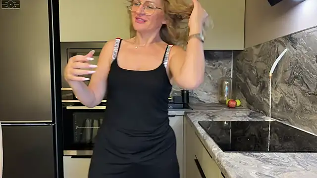 Snapshot of mommy_nadin chatting on October 13, 5:02 pm mommy nadin online show from October 13, 5:02 pm