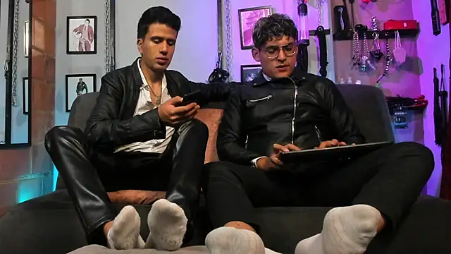 dom2travelersss online show from January 26, 12:33 pm