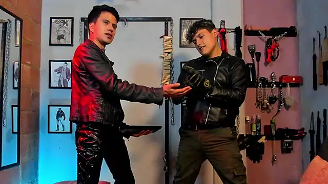 dom2travelersss online show from January 27, 11:11 pm