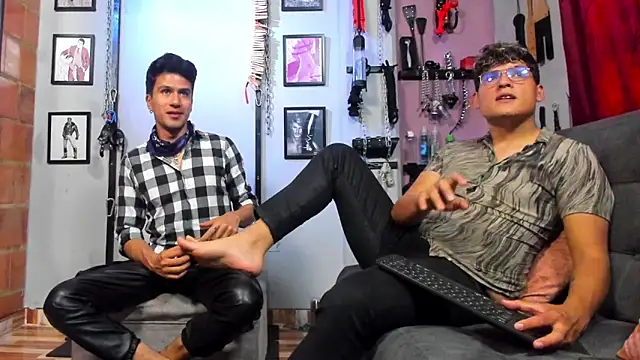 dom2travelersss online show from February 3, 5:24 pm