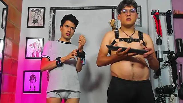 dom2travelersss online show from February 20, 4:57 pm