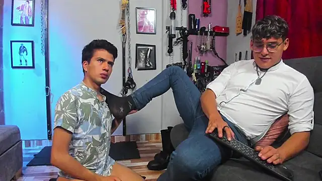 dom2travelersss online show from February 21, 2:38 pm