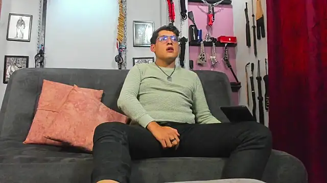 dom2travelersss online show from March 8, 6:26 pm