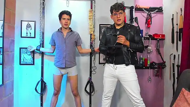 dom2travelersss online show from March 9, 11:03 pm