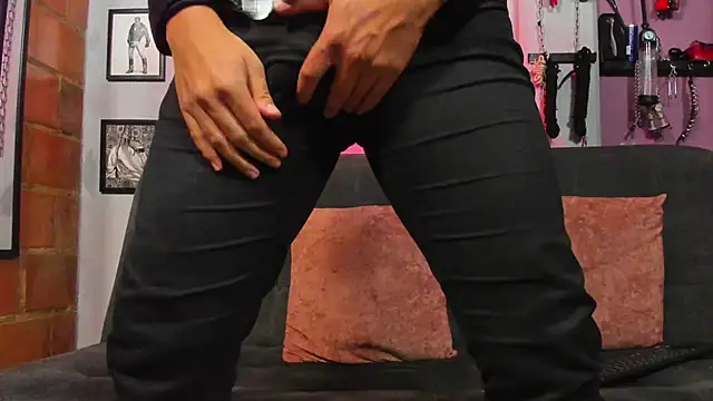 dom2travelersss online show from March 17, 12:04 pm