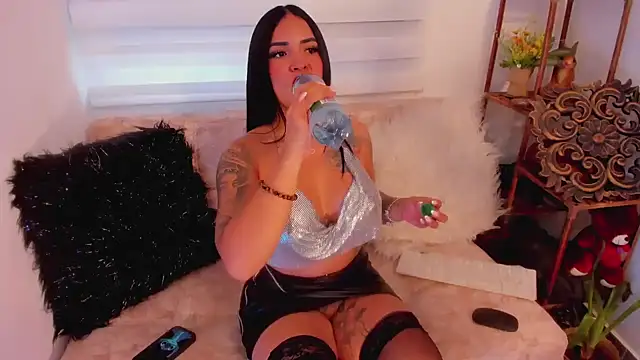 Snapshot of Gypsie_velvet1 chatting on May 4, 8:27 pm Gypsie velvet1 online show from May 4, 8:27 pm