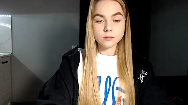 Snapshot of Sunbeam_ chatting on February 4, 7:33 pm Sunbeam online show from February 4, 7:33 pm