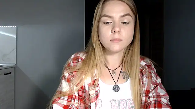 Snapshot of Sunbeam_ chatting on June 1, 8:32 pm Sunbeam online show from June 1, 8:32 pm