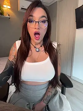 Snapshot of DaniDusan_ chatting on June 18, 9:08 pm DaniDusan online show from June 18, 9:08 pm