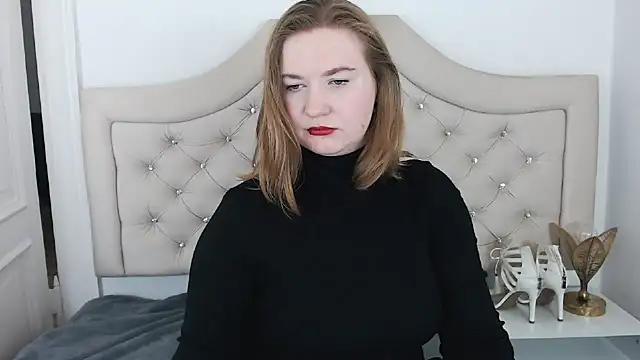Snapshot of LaraDream chatting on December 20, 12:19 am LaraDream online show from December 20, 12:19 am