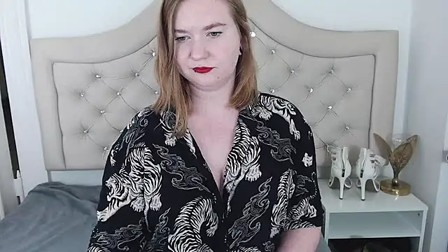 Snapshot of LaraDream chatting on December 28, 11:37 pm LaraDream online show from December 28, 11:37 pm