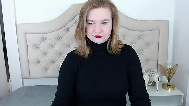 Snapshot of LaraDream chatting on January 2, 2:24 pm LaraDream online show from January 2, 2:24 pm