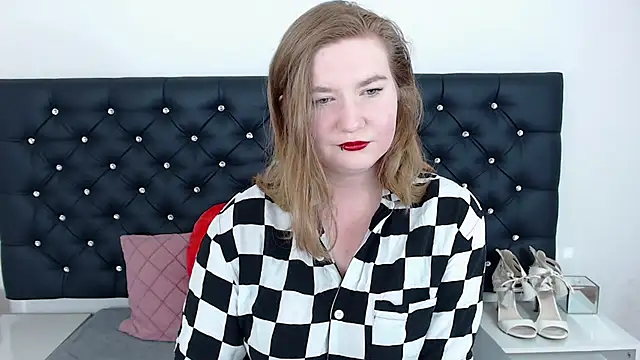 Snapshot of LaraDream chatting on February 17, 7:10 pm LaraDream online show from February 17, 7:10 pm