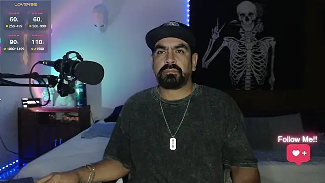 soyelcarlitos  online show from September 9, 5:18 am