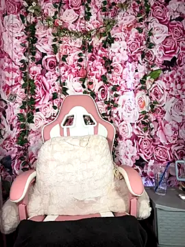 Snapshot of mismialove chatting on October 19, 8:31 pm mismialove online show from October 19, 8:31 pm