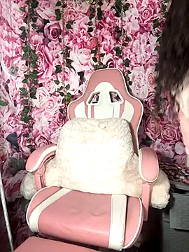 Snapshot of mismialove chatting on October 29, 9:00 am mismialove online show from October 29, 9:00 am