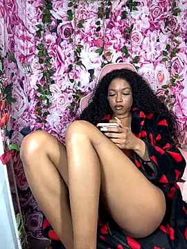 Snapshot of mismialove chatting on November 18, 7:35 am mismialove online show from November 18, 7:35 am