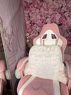 mismialove online show from March 11, 8:09 am