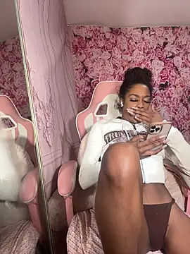 mismialove online show from April 24, 1:52 am